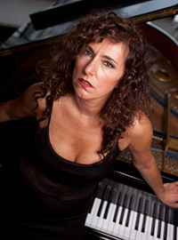 Pianist Victoria Aja