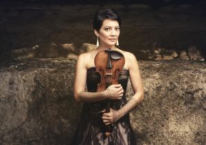 Anne Akiko Meyers. Photo by Molina Visuals.