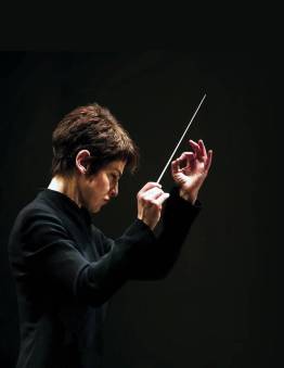 Laura Jackson conducting