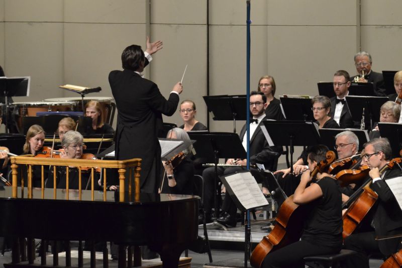 Elliot Moore with the Longmont Symphony_preview