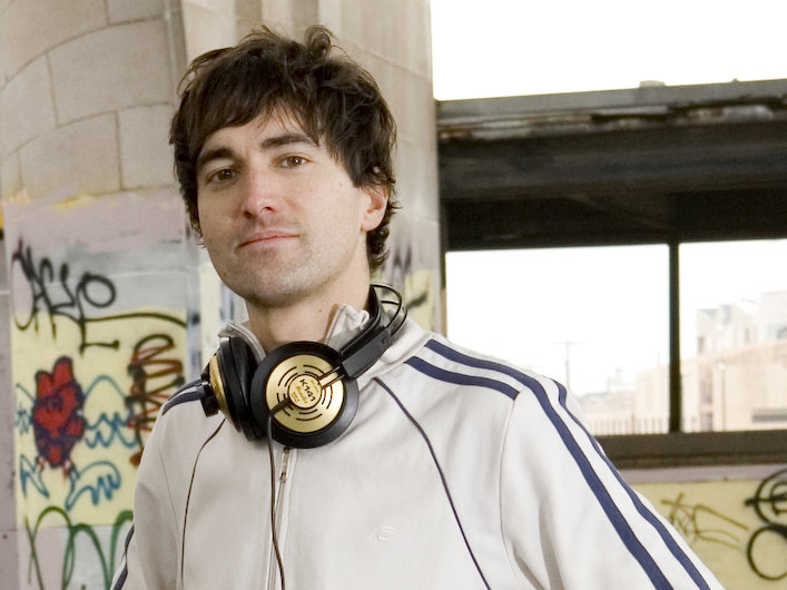 bates-by-lydia-danmiller-3d0998aed443c4c236f4192ab8ecd0f0a1c27726-s800-c85